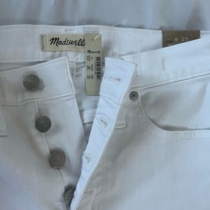 white madewell skinny jeans! size 25 with tags still on them!